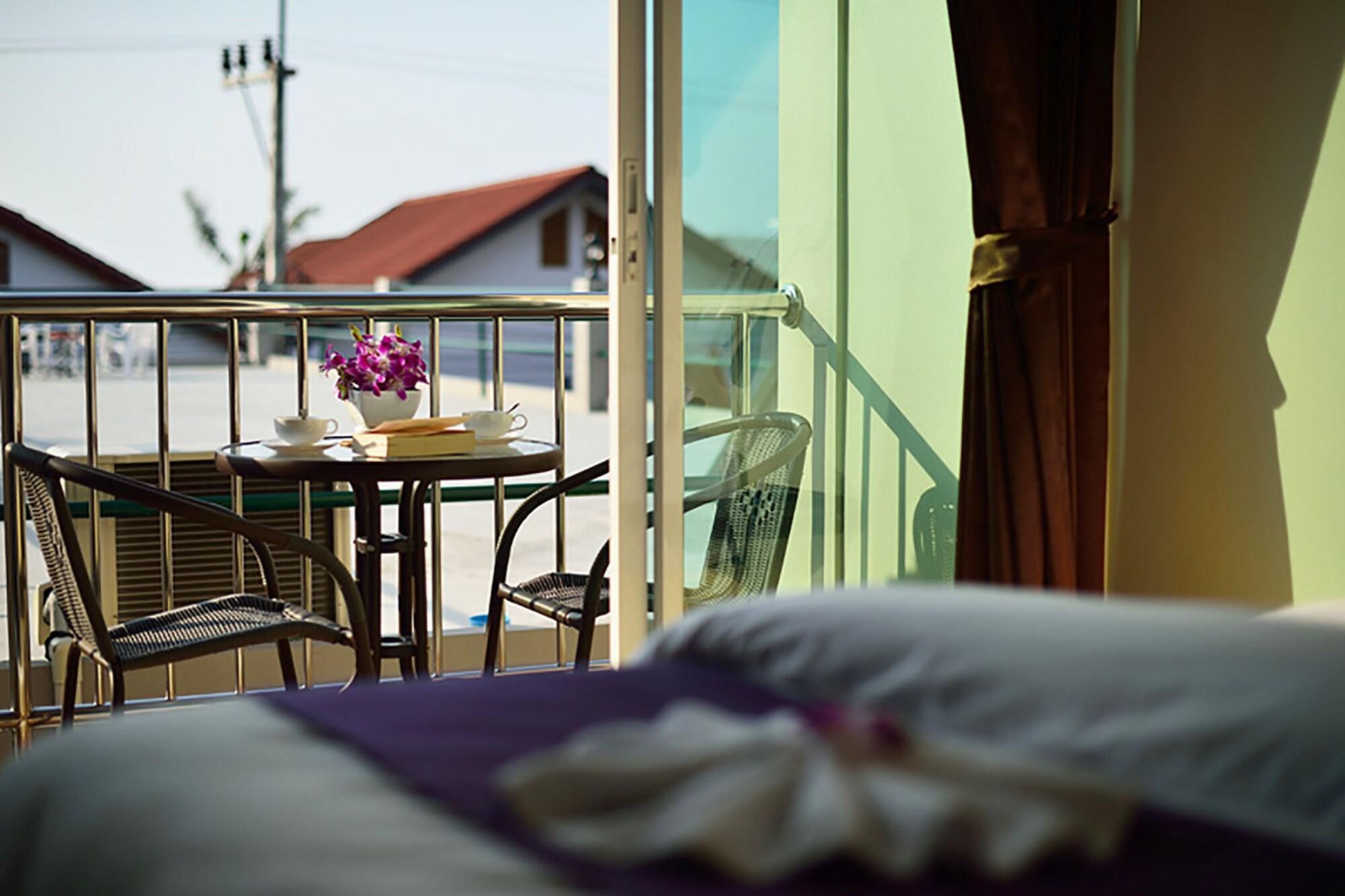 At Kamala Hotel Экстерьер фото
